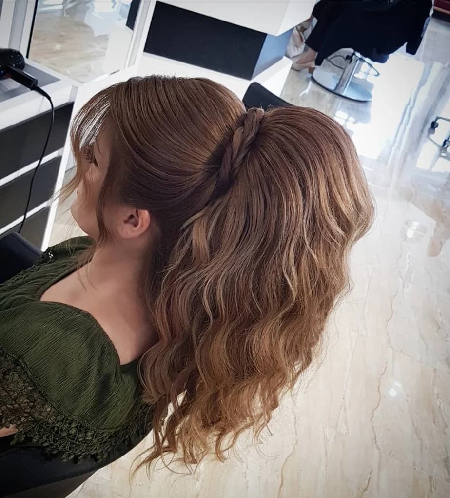 Women's ponytail