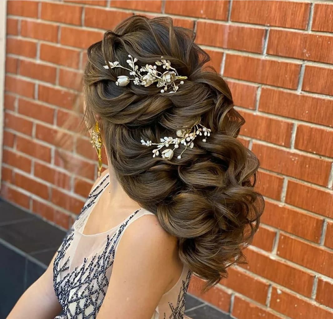 Women's updo